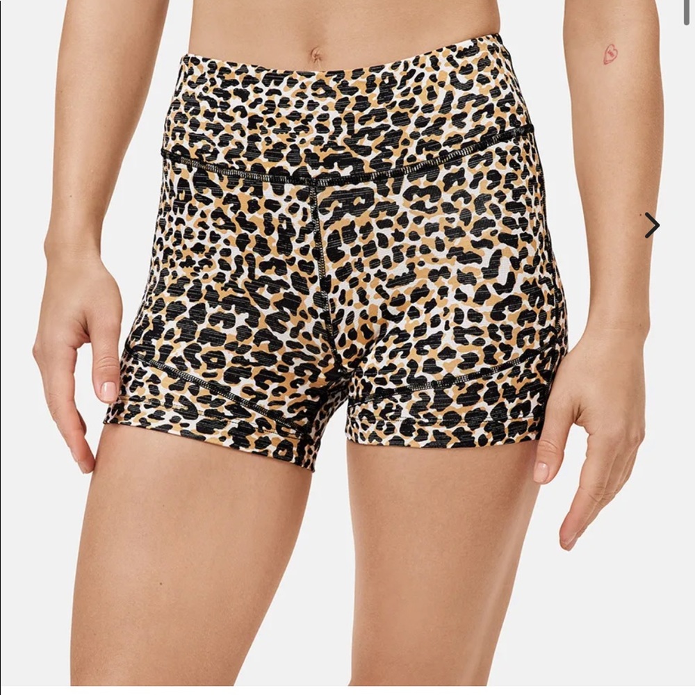 Outdoor Voices move free 3.5 shorts